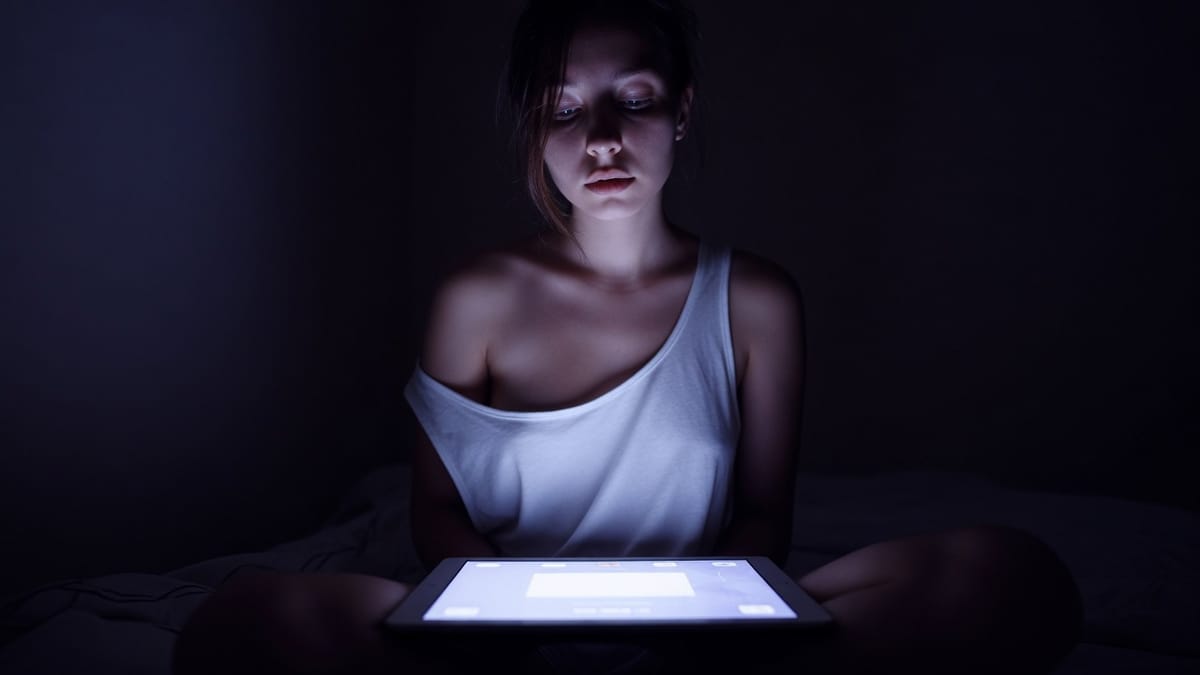 Everything Is Interesting. Nothing Feels Alive